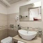 La Meridiana - Centro Storico Di 3*