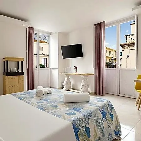 La Meridiana - Centro Storico Di 3*