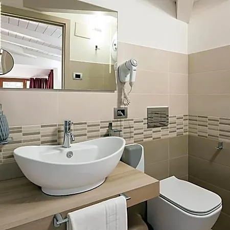 La Meridiana - Centro Storico Di 3*