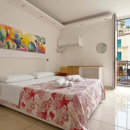 La Meridiana - Centro Storico Di 3*